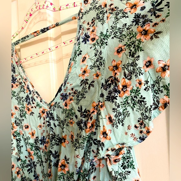 Torrid Floral V-Neck blouse - Picture 3 of 7